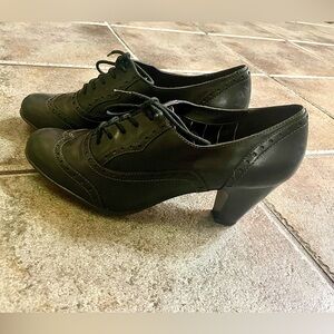 Eurostep GABRIELLE Black Leather Oxford Lace Up Heels Sz 9.5